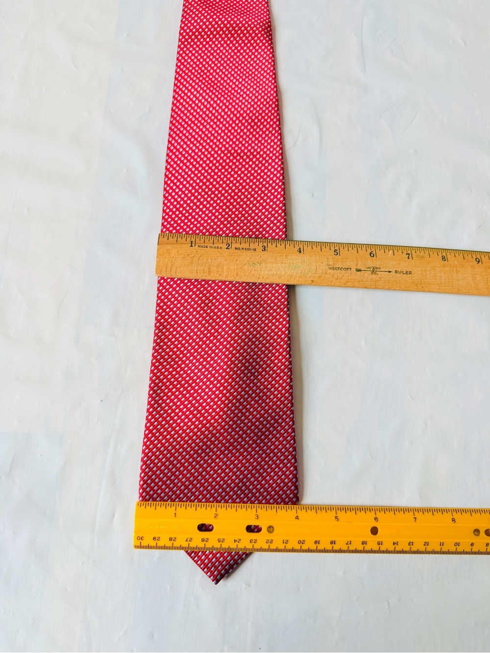 Izod Silk Tie Vintage Red Silver Geometric Designer Office 4 In W - Picture 8 of 8